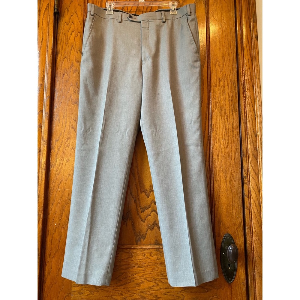 Greg Norman men’s grey slacks. Size W36xL32. In great condition.